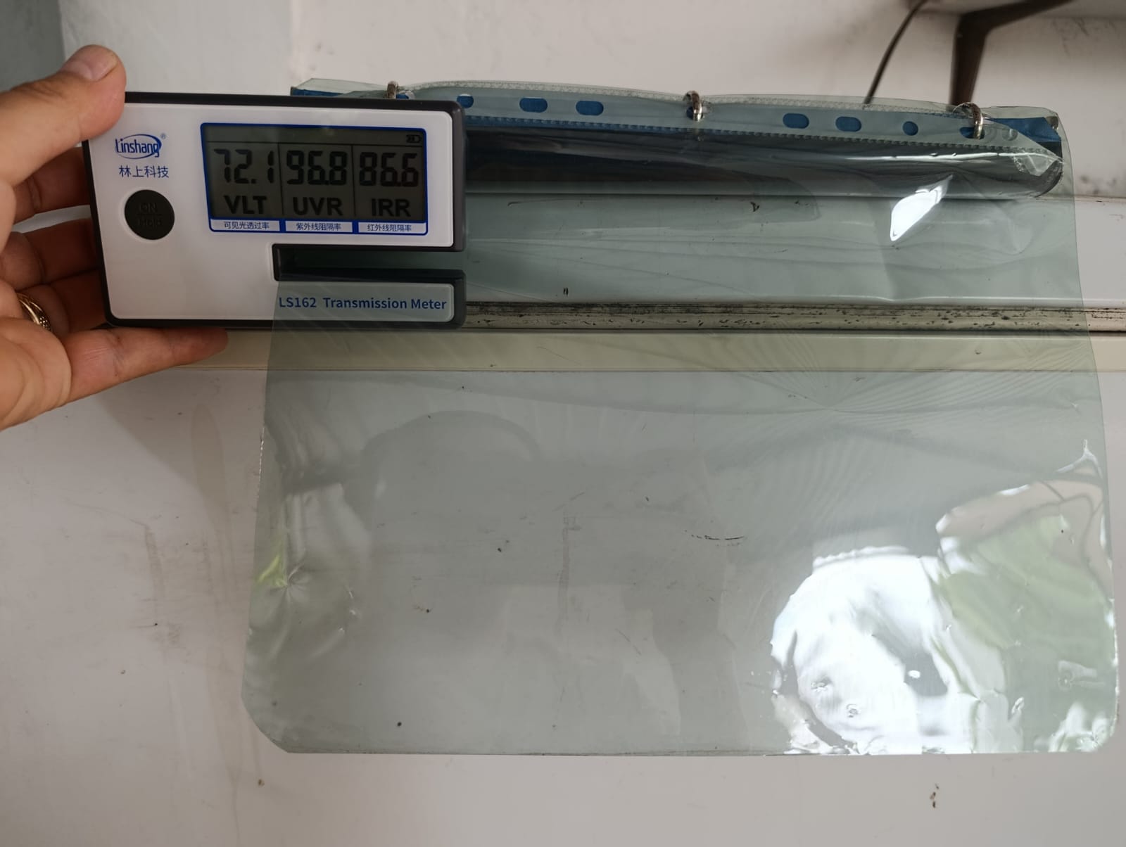 Medición de la nano cerámica 70%: 72.1% de luz visible, 96.8% UV, 86.6% infrarrojo