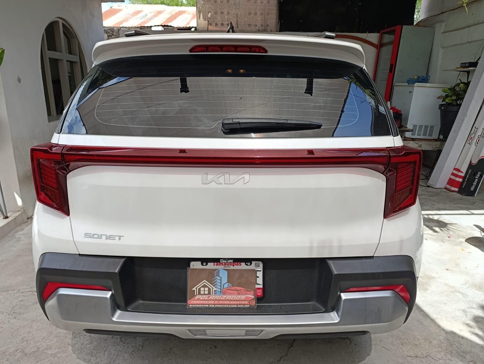 Kia Sonet con polarizado cerámico en medallón y laterales